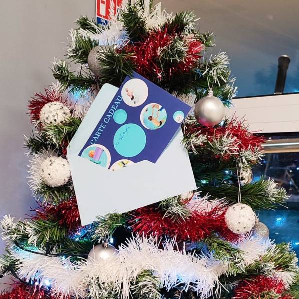 Nos idées cadeaux sont disponibles chez HYDRAXIUM clinique Axium.